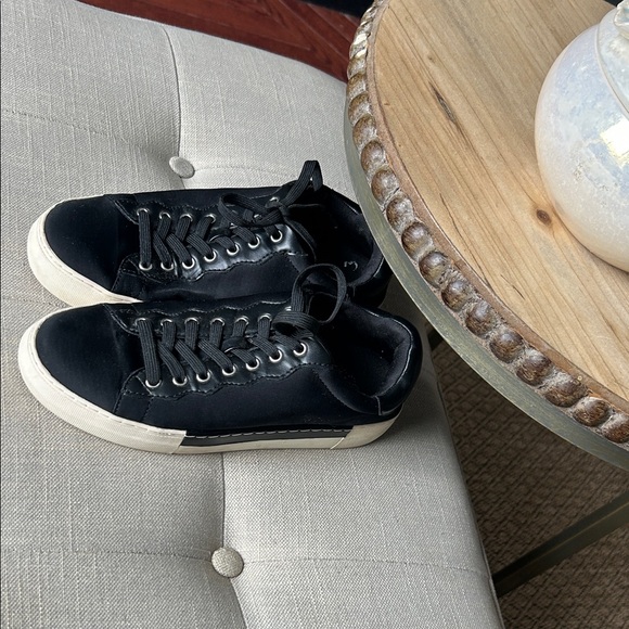 Vince Camuto Senile Oxford Sneaker Size 7M